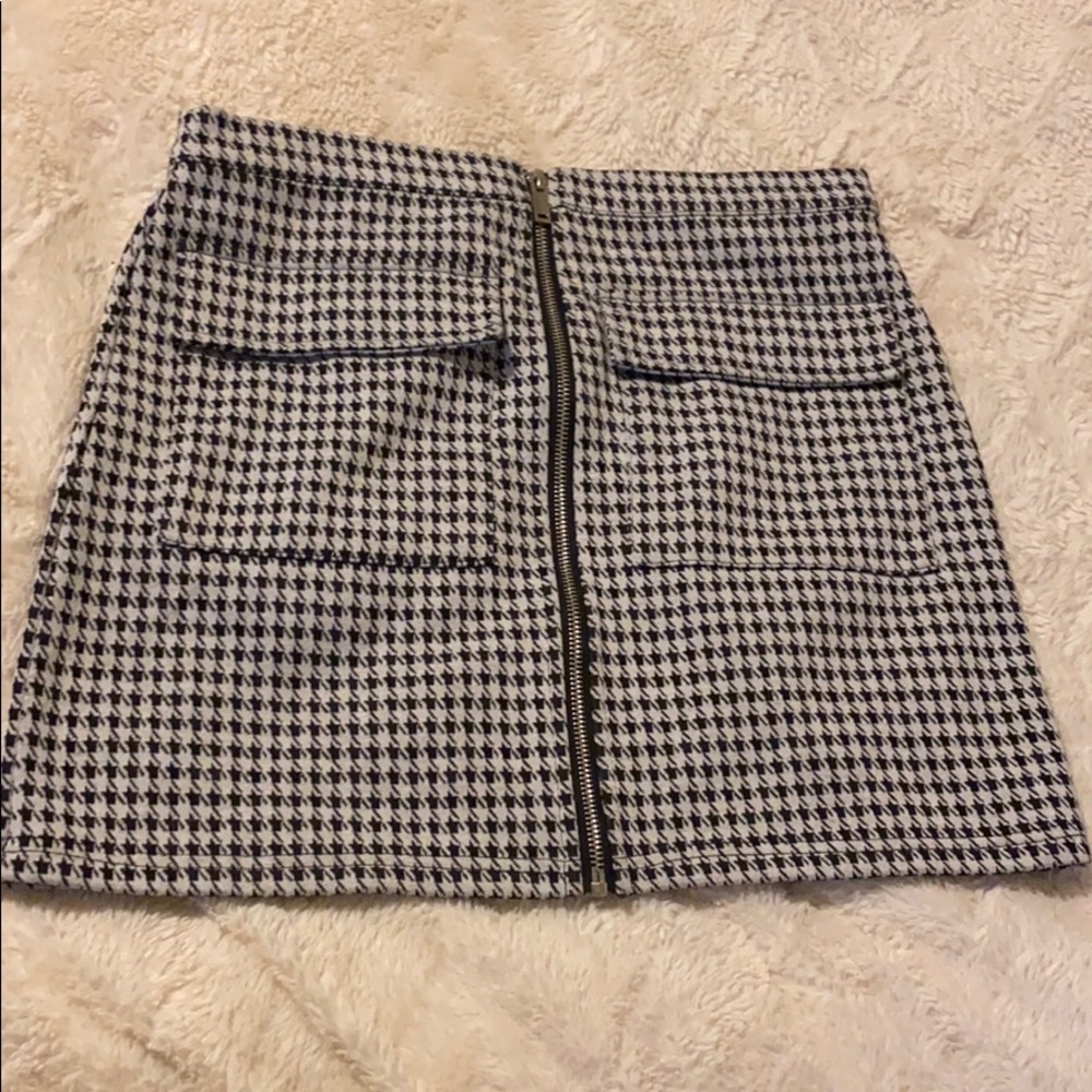 Houndstooth Mini Skirt w Zipper